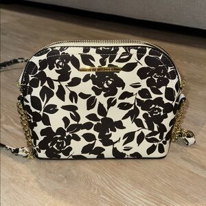 NEW!! Steve Madden Black and White Floral Crossbody Purse Bag Gold Hardware